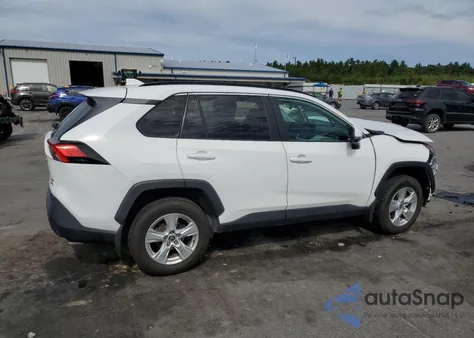 2021 Toyota Rav4 Xle z USA, uszkodzony, nr VIN 2T3P1RFV9MW175724